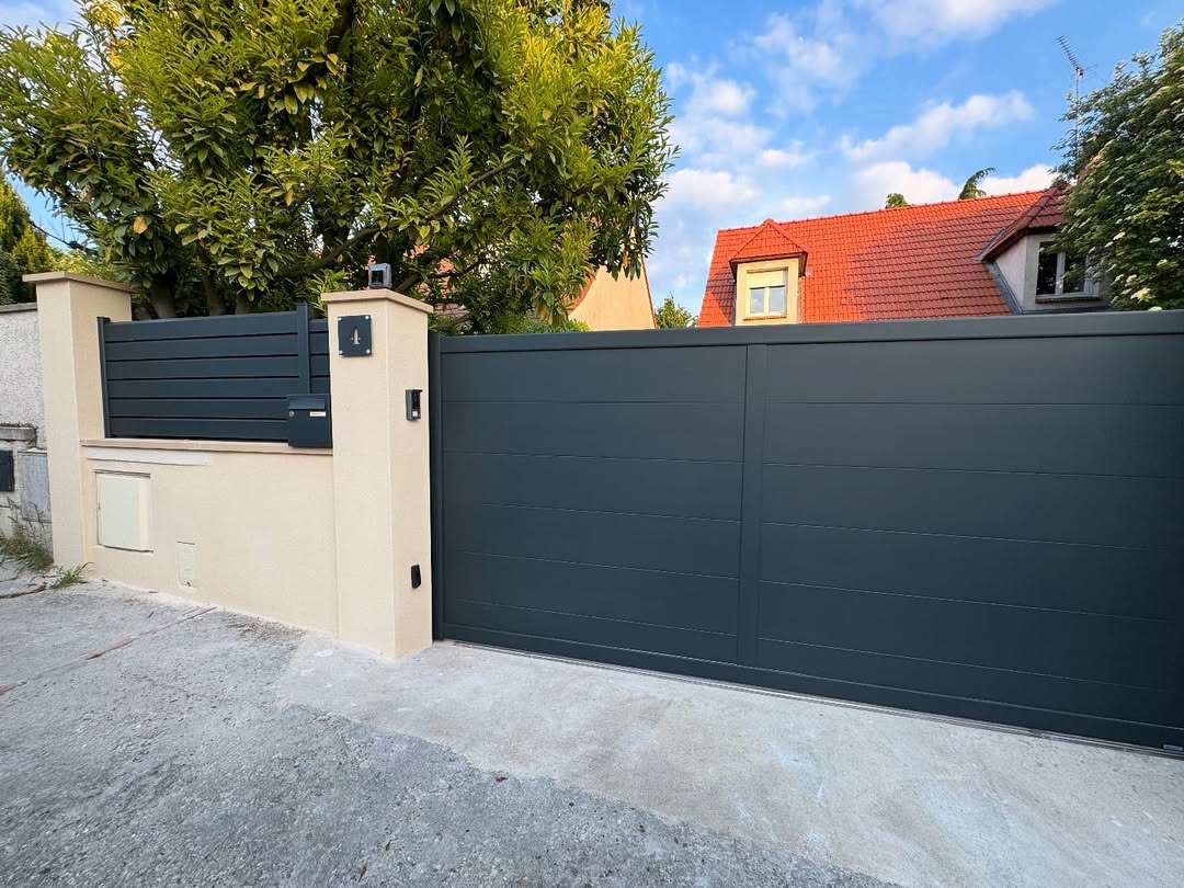 Façade aluminium Kostum RAL 7016 gris anthracite pose menuiserie FHCI Île-de-France